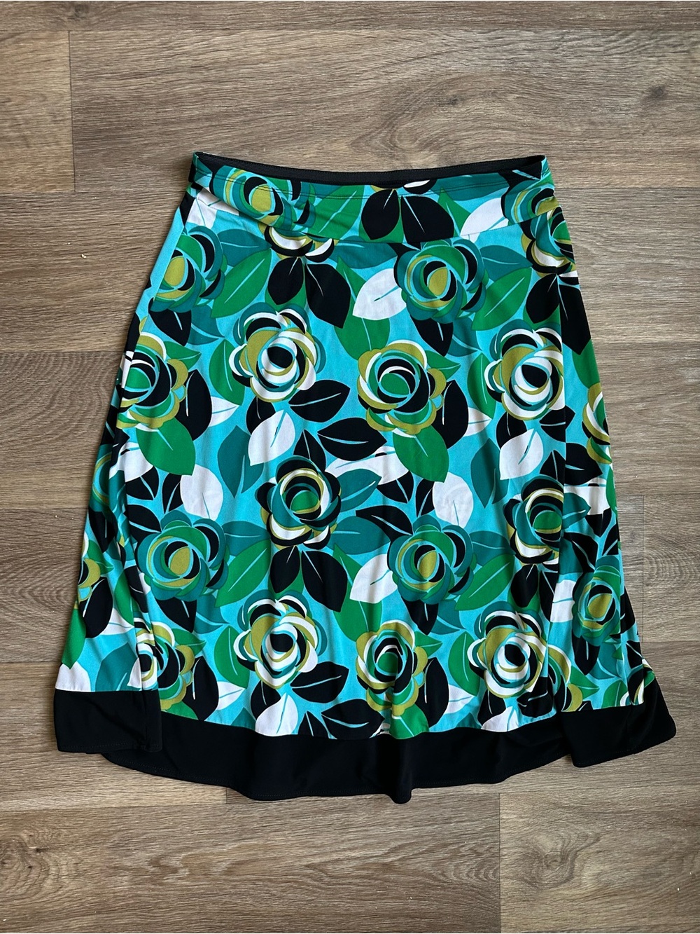 East 5th Women’s Size Medium Floral Print Knee Length Knit Skirt Black Trim